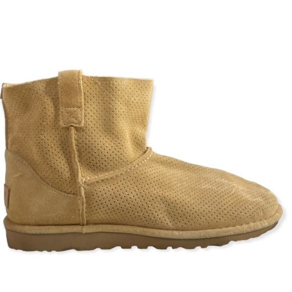 UGG Women’s Classic Unlined Mini Perf Winter Boot Color Tawny Size 9 S/N 1016852